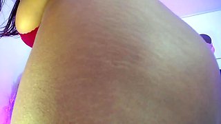Big boob brunette masturbates on webcam