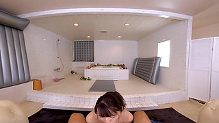 Super Slippery High-class Creampie at a Massage Parlor! 1/2