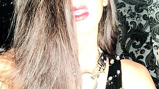 Amateur brunette double toying on webcam