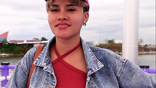 Curvy Thai MILF amateur gets picked up