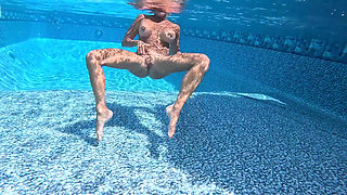 Super Hot MILF Tatiana Steele Gives Ian a POV BJ in the Pool