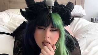 Masturbation close up Tamara big clit