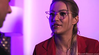 Hot sexy MILF Cherry Kiss porn clip