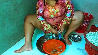 Desi Bhabhi Fucked Hard in Kitchen While Cooking - Huge Anal & Big Ass Doggy Style