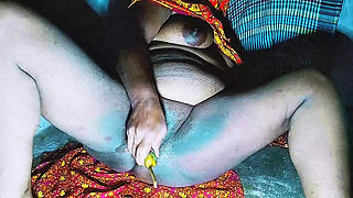 Attractive sister-in-law bathing video