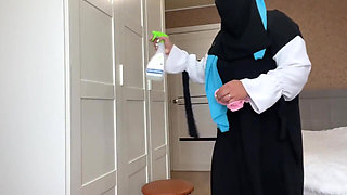 Arab Wife in Hijab Found a Sex Toy While Cleaning and Got Horny