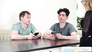 Crystal Clark's sexy milf smut by MomLover.com