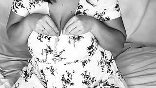 Close up MILF masturbation