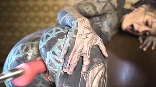 Anuskatzz testing a fuck machine in her ass