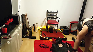 Curvy Dominatrix Delivers Facesitting to Her Leather Slave