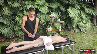 Yessica Bunny Fucked in Erotic Massage