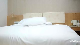 Cute amateur teen babe toying her tight ass in bed on cam