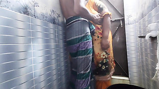 Desi babe enjoys a relaxing bath