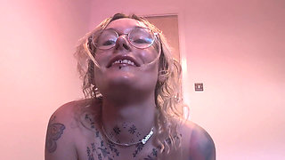 Sexy Realtor Desperate to Make the Sale