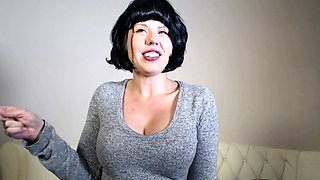 Big boob brunette masturbates on webcam