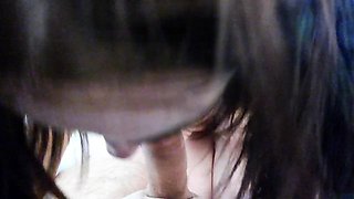 Deutscher Teen Amateur gibt POV Blowjob