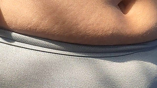 Padosan bhabhi ki chut mein finger dal kar padosan bhabhi ko hot kar diya