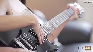 Old4k. grandpa with young spirit makes enjoy to cute teen