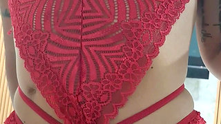 MY HUSBAND LOVES A HANDJOB, I TEASED HIM BY PASSING HIS THICK COCK AT THE ENTRANCE OF HER PUSSY