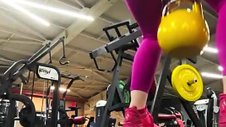 Sexy Training in the Gym in Leggins