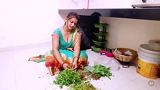 Riya bhabhi kitchen mein sabzi kat rahi thi boy ne gaya aur riya bhabhi ko maana kar chod diya