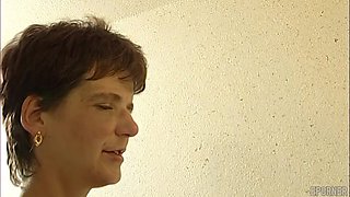 Darkhaired babe Mommy 69ing