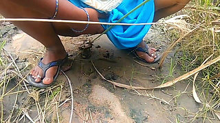 Village Aunty Showing Her Pussy to Ex-boyfriend in Sugarcane Plantation