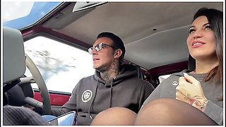 Milf Tradisce Il Suo Ragazzo Con Uno Sconosciuto Nella Sua Panda Lucas Speracchi