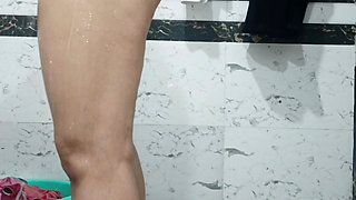 Priya Bhabi Sexy Bath Show