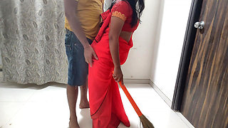 desi maid zadu laga rahi thi tabhi uska sahab aya or chut choda