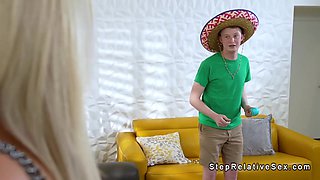 Gringo stepsosn POV fucks curvy MILF stepmom