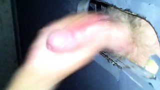 Svenska Hustruns Glory Hole Handjob