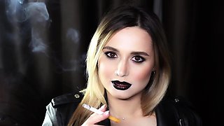 Young amateur teen in solo masturbation getting kinky