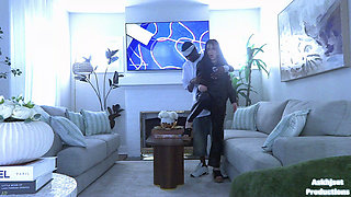 Stepdaughter of Rich Parentz Getz Her Feet Fucked by Hood Bur9lar!!