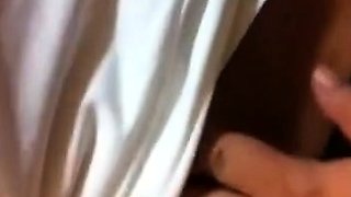 Dois caminhoneiros maduros transando no banheiro