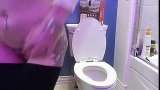 Zoey Portland Pornstar Playing with Her Pussy in the Bathroom Before Court