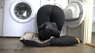 Housewife in tight leggings stuck banged