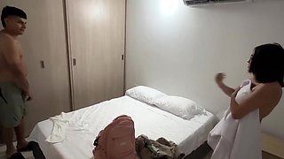 Observo En El Armario A Joven Latina Despues De Salir De La Ducha, Terminamos Cogiendo Duro Mientras Ella Me Pide Que Me Venga En Su Vagina - Sexo Duro