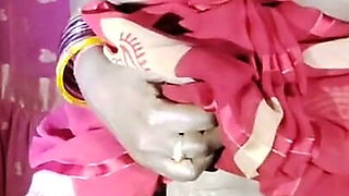Hot Indian Desi Bhabhi Romance in Saree