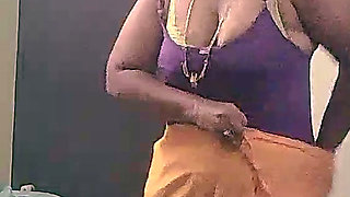 Sexy Big Ass & Tits Desi Aunty Dress Change Video