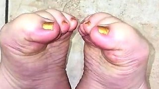 Solo masturbation and the foot fetish