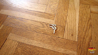 Struggling and Orgasms with Noochka - 4K