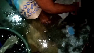 Indian saree whashing housewife sex with homemade