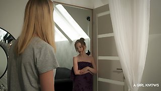Lottie Magne Defies Rules in Romantic Blonde Roommate Lesbian Play