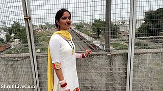 After returning from the market, the beautiful village bhabhi started teasing me Hindi ShrutiLiveCum